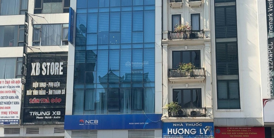 Bán tòa nhà phố Trần Hưng Đạo cột đồng hồ Hạ Long vị trí đắc địa đang cho thuê 2,3 tỷ/năm